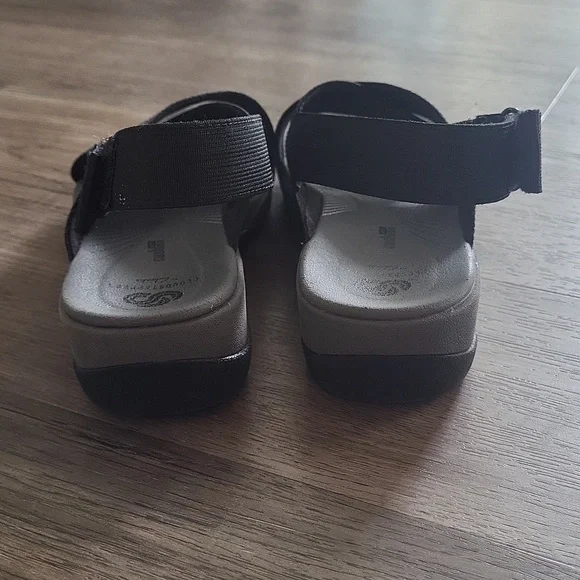 Clarks Cloudsteppers sandals women's 6 black criss-cross adjustable heel strap - Picture 4 of 9